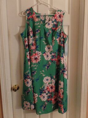 NWT London Times Woman 18W Green V Neck Floral Wedding Guest Dress w/pockets 18
